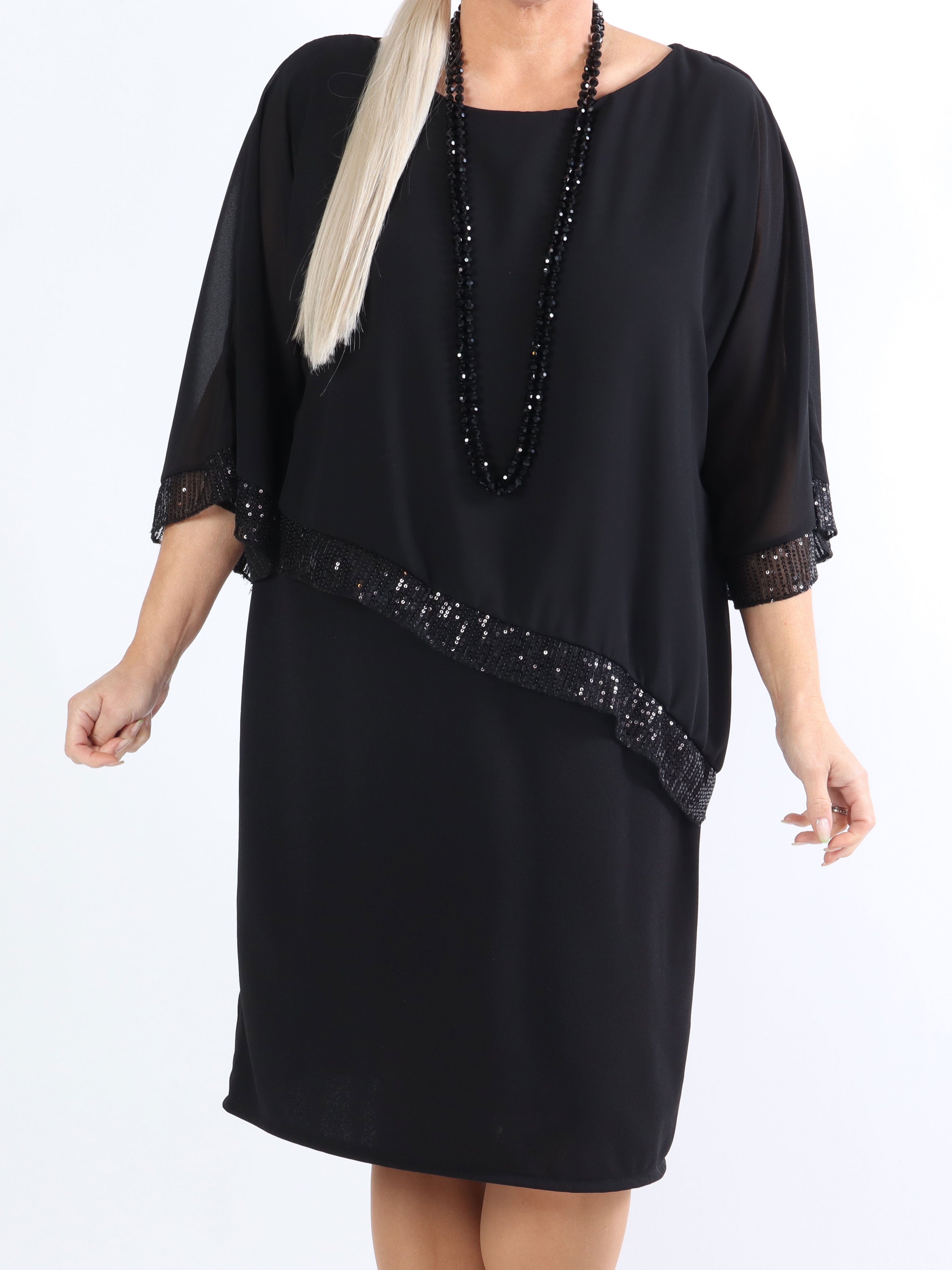 Amna - Plus size kjole i elegant look med pailletkant
